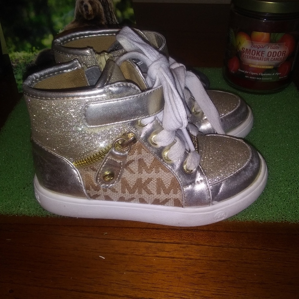 Michael Kors - Charley T's